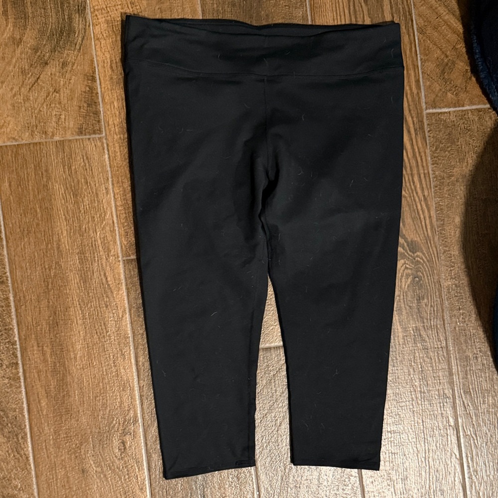Fabletics Black Salar Capris